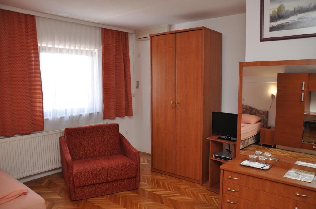 Bed and Breakfast Pansion Antonio Славонський Брод Екстер'єр фото