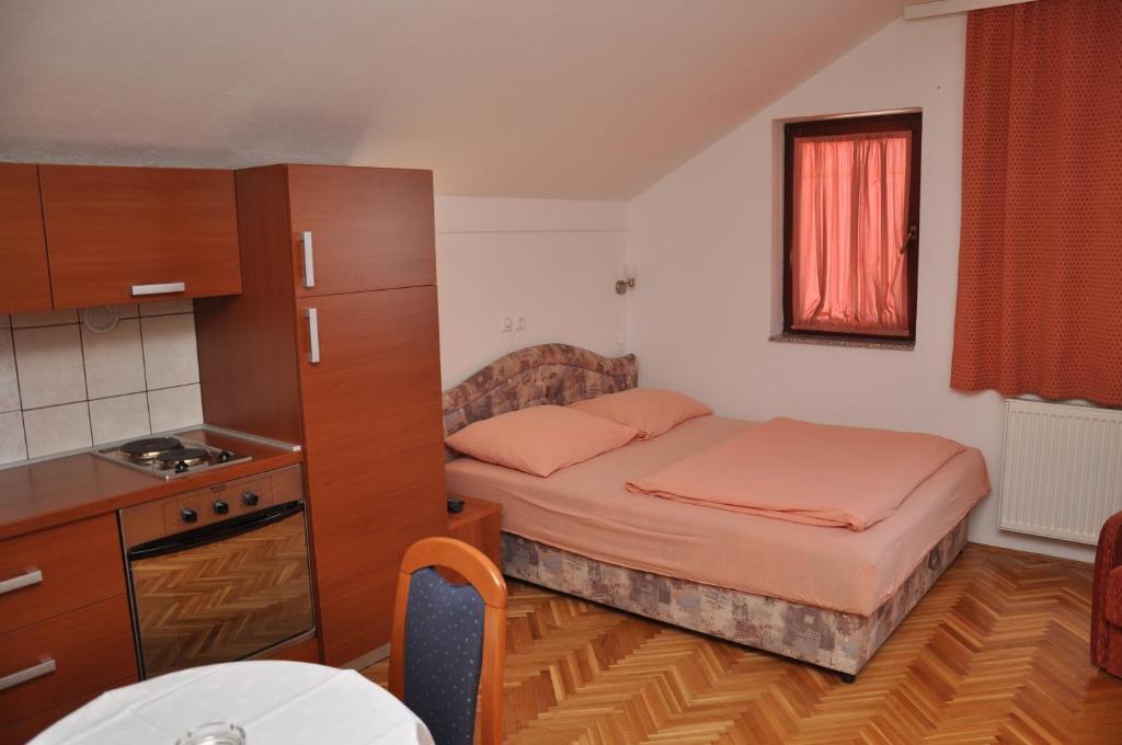 Bed and Breakfast Pansion Antonio Славонський Брод Екстер'єр фото
