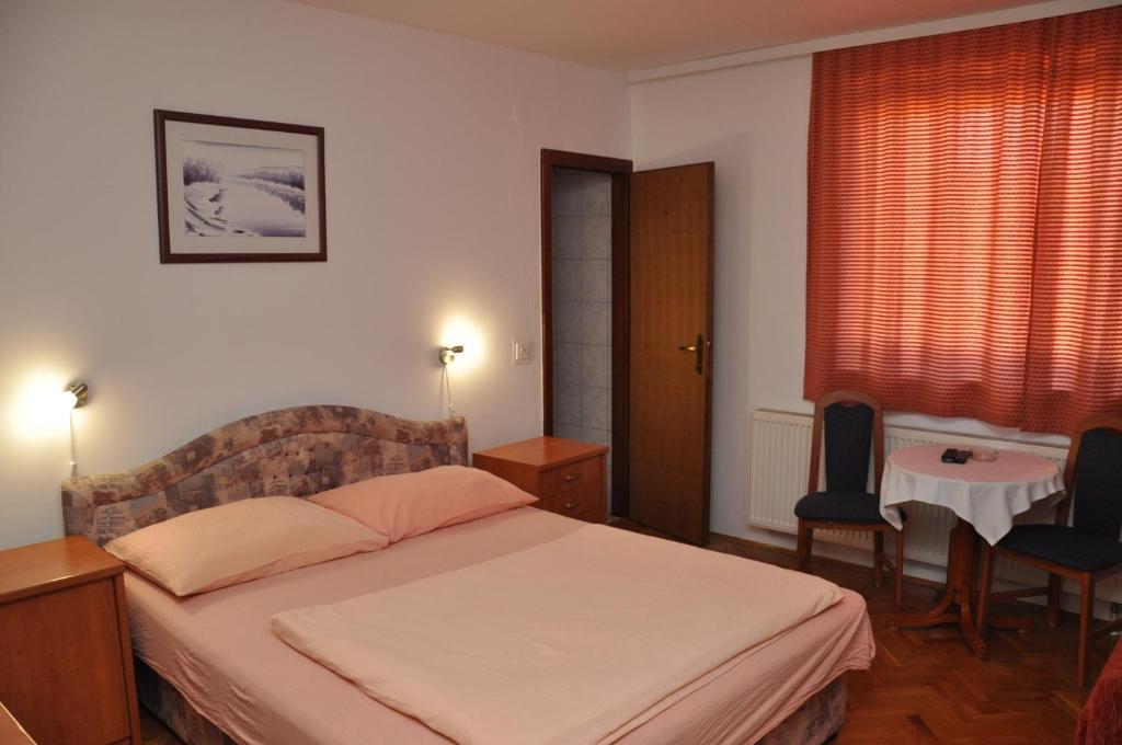 Bed and Breakfast Pansion Antonio Славонський Брод Екстер'єр фото